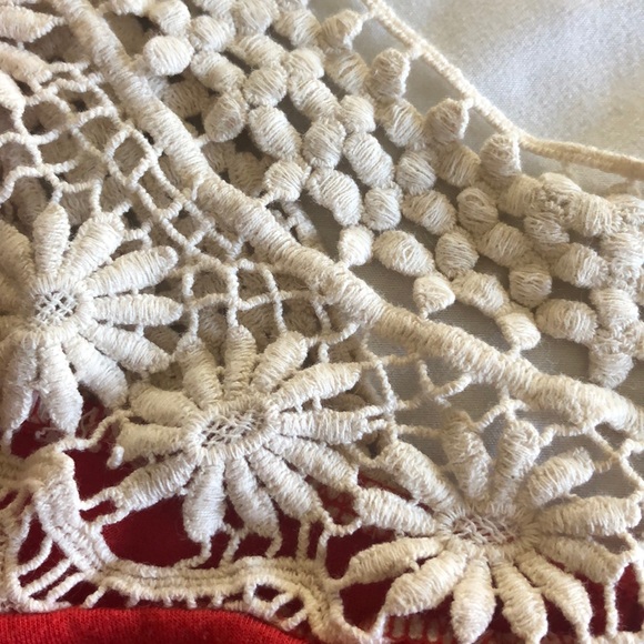 AE Crop Top - Picture 2 of 4